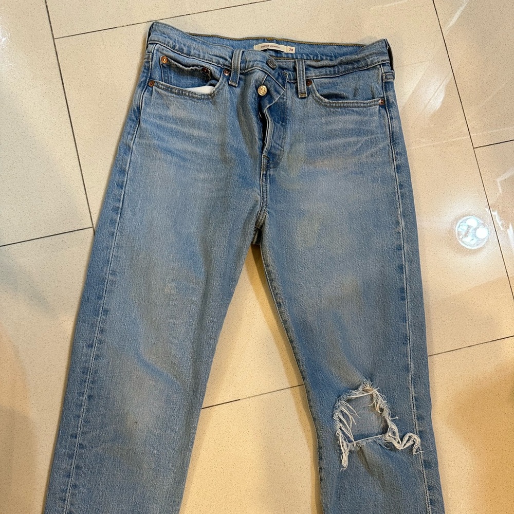 Levi’s jeans size 28